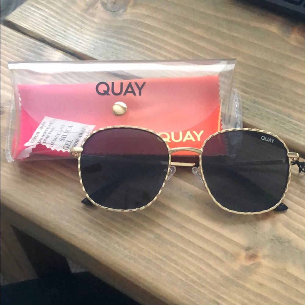 Quay Jezabell Twist Sunglasses